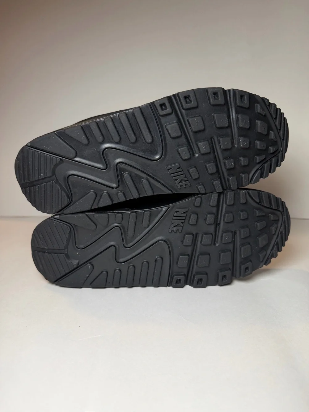 Nike Air Max 90 Sneakers - Black (6Y / 7.5 W)